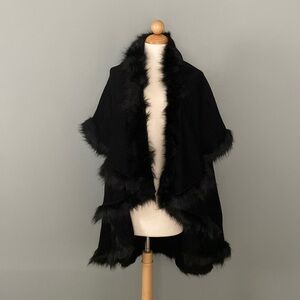 Soft Surroundings Kamaria Wrap with Faux Fur Yrims